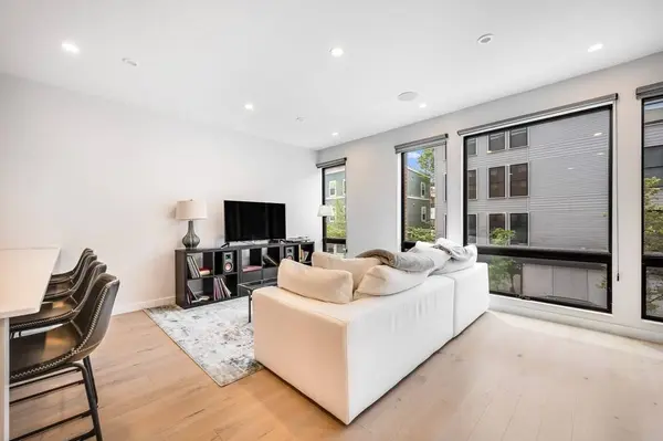 340 W 2nd St #3, Boston, MA 02127