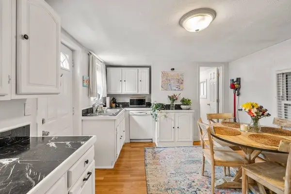 528 E 3rd St #A, Boston, MA 02127