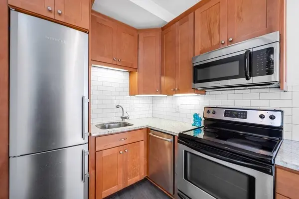 8 Battery St #14, Boston, MA 02109