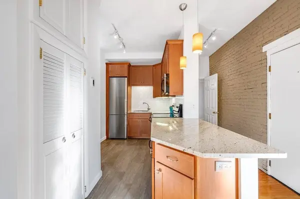 8 Battery St #14, Boston, MA 02109