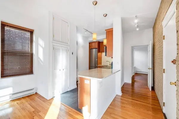 8 Battery St #14, Boston, MA 02109