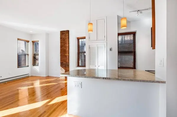 8 Battery St #14, Boston, MA 02109