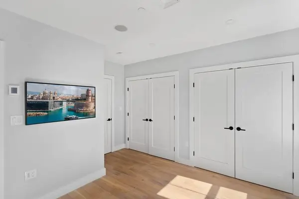 631 Saratoga St #4, Boston, MA 02128