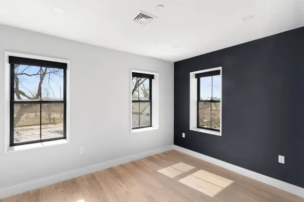 631 Saratoga St #4, Boston, MA 02128