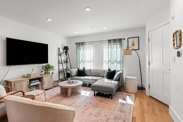 4-6 Everett Pl #1, Boston, MA 02128