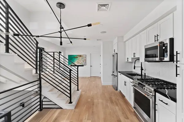 631 Saratoga St #4, Boston, MA 02128