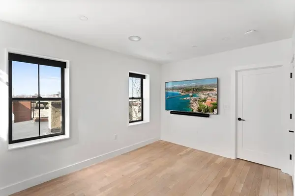 631 Saratoga St #4, Boston, MA 02128