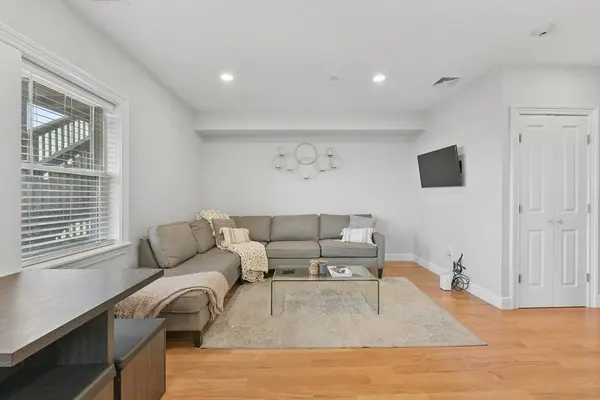214-216 E Eagle St #5, Boston, MA 02128