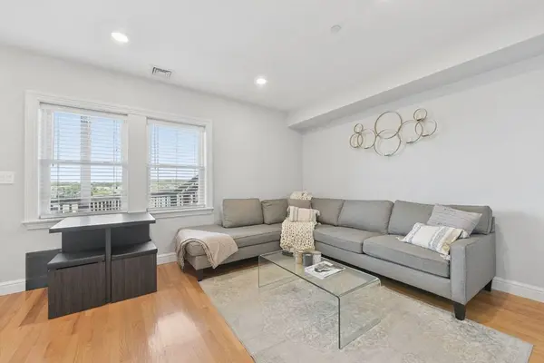214-216 E Eagle St #5, Boston, MA 02128