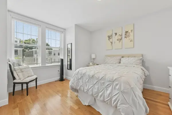 214-216 E Eagle St #5, Boston, MA 02128