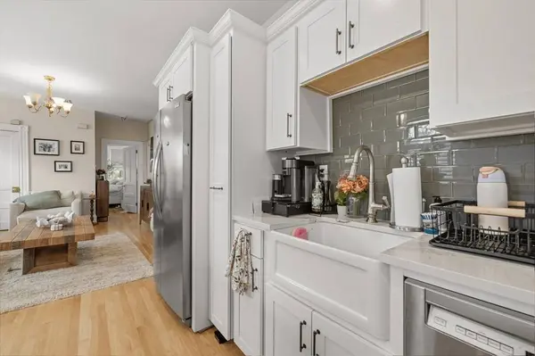 285 Neponset Ave #3, Boston, MA 02122