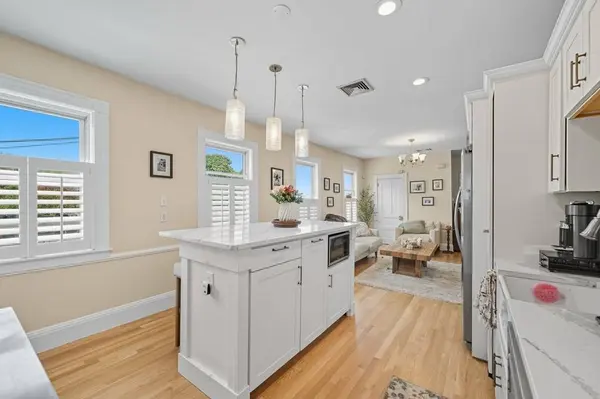 285 Neponset Ave #PH, Boston, MA 02122