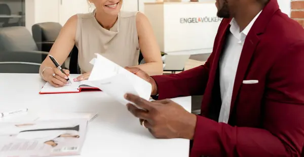 Why Use a Real Estate Advisor Instead of Just a Realtor?