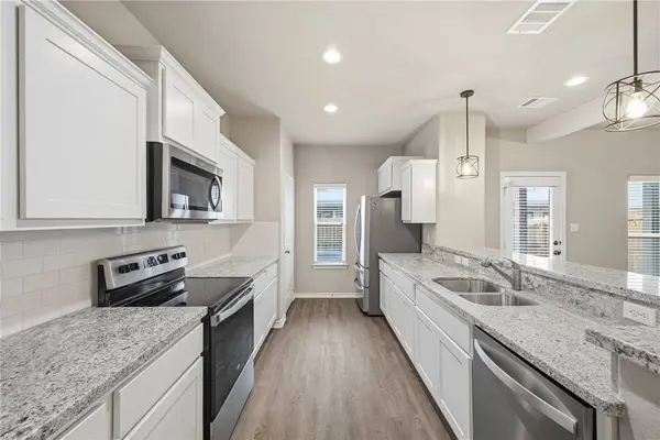 536 Momma Bear DR, College Station, TX 77845