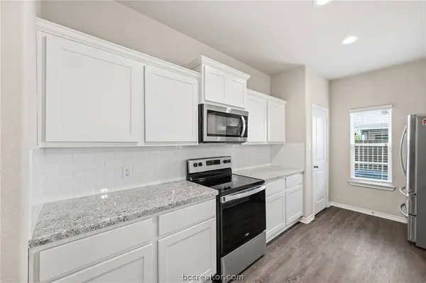536 Momma Bear DR, College Station, TX 77845