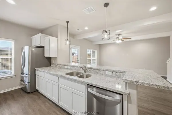 536 Momma Bear DR, College Station, TX 77845