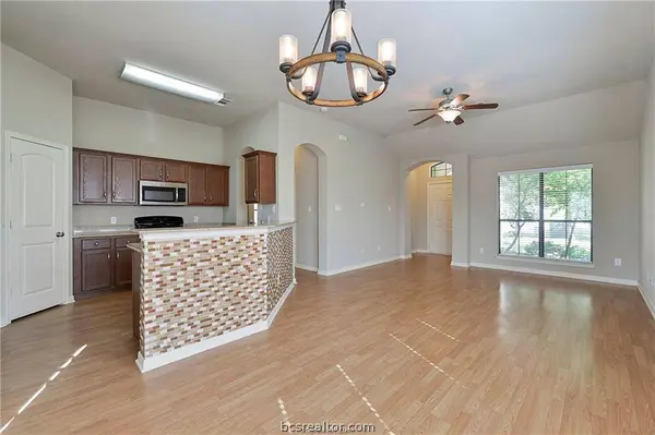 2004 Spring Leaf CT, Bryan, TX 77807