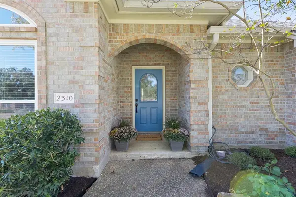 2310 S Pioneer TRL, Bryan, TX 77808