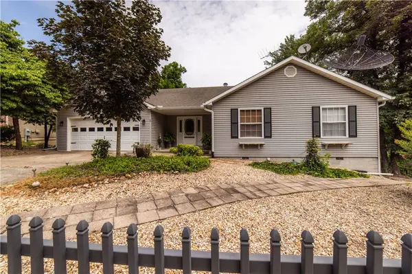 2 Coalburn Cir, Bella Vista, AR 72715