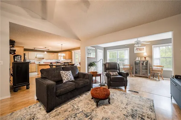 2 Coalburn Cir, Bella Vista, AR 72715