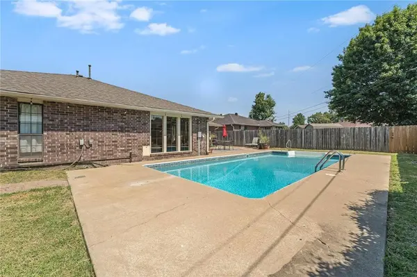 1902 SE Lawrence St, Bentonville, AR 72712