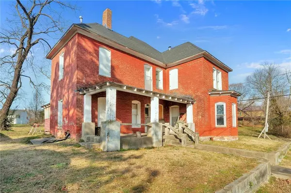 195 N A St, Centerton, AR 72719