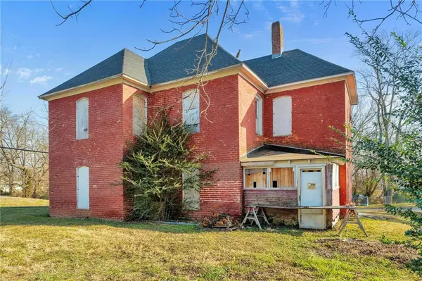 195 N A St, Centerton, AR 72719