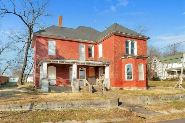 195 N A St, Centerton, AR 72719