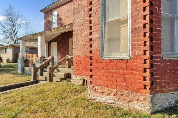 195 N A St, Centerton, AR 72719