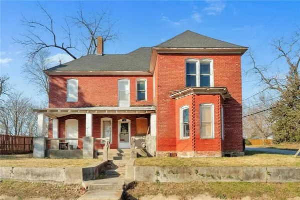 195 N A St, Centerton, AR 72719