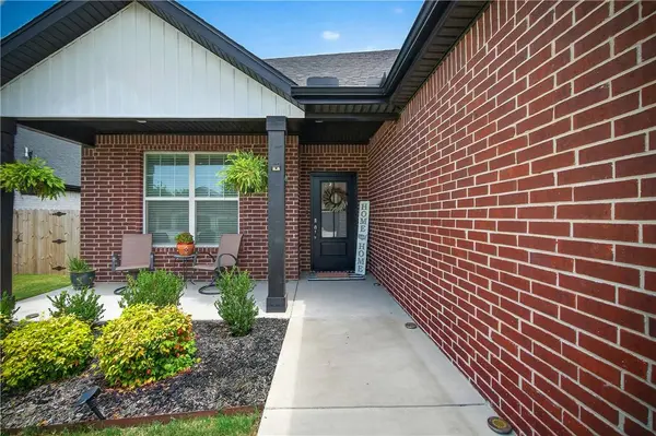 2030 Larry Ln, Bentonville, AR 72713