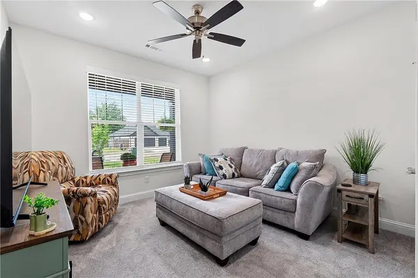2030 Larry Ln, Bentonville, AR 72713