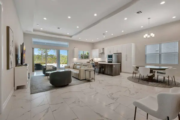 211 SE Calmo CIR, Port St Lucie, FL 34984