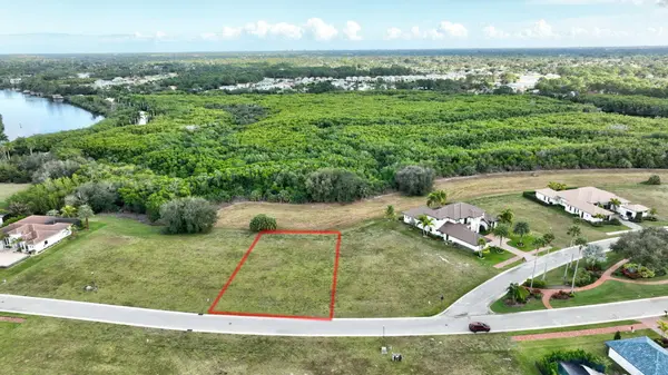 146 SE Fiore Bello, Port St Lucie, FL 34952