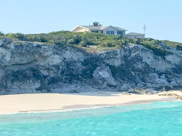 2/2 OCEANFRONT HOME Long Island,
