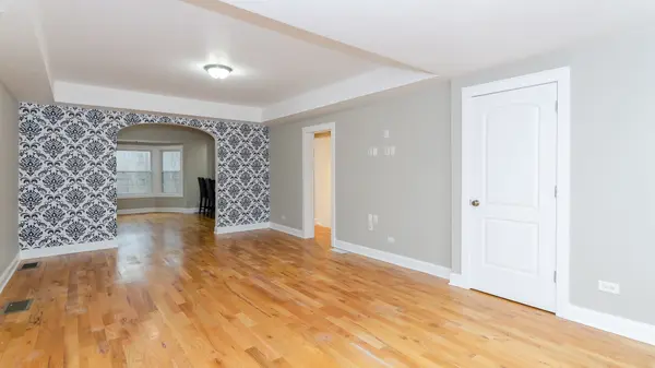 2575 Waukegan Avenue, Highland Park, IL 60035