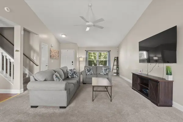 811 Crevis Lane, Columbus, OH 43228