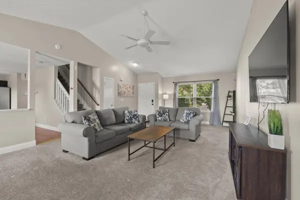 811 Crevis Lane, Columbus, OH 43228
