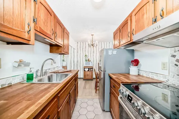 635 57 AVE SW #305, Calgary, AB T2V 0H5