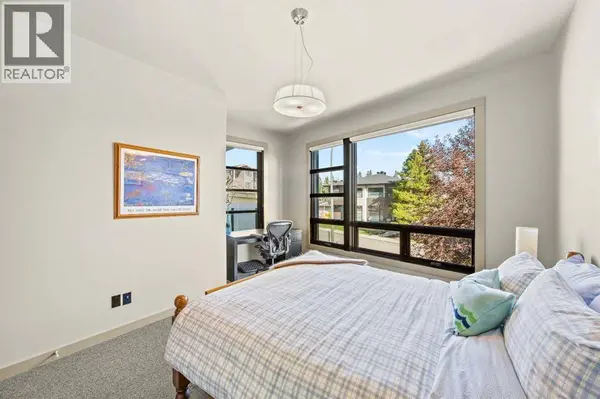 1937 28 Avenue SW, Calgary, AB T2T1K2