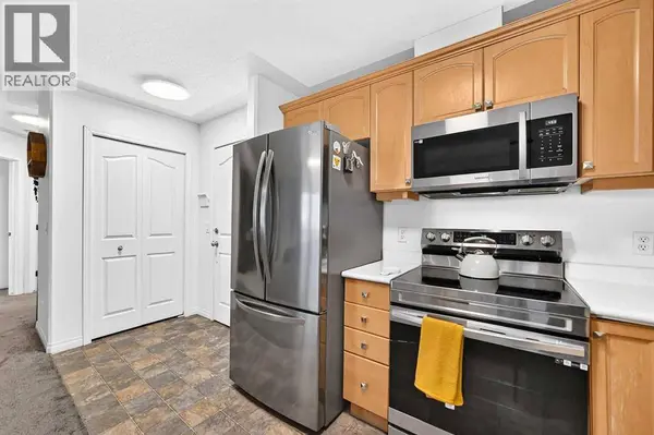369 Rocky Vista PARK NW #302, Calgary, AB T3G5K7