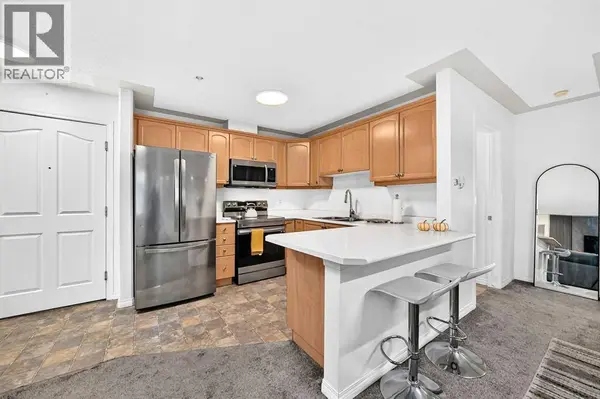 369 Rocky Vista PARK NW #302, Calgary, AB T3G5K7