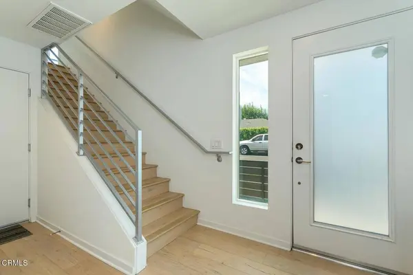 11594 Riverside DR, Valley Village, CA 91607