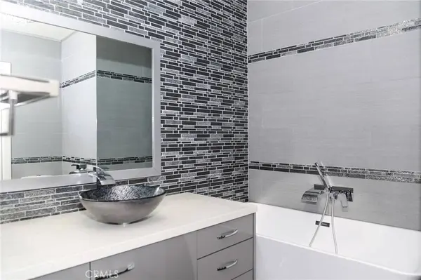 1319 Dorothy DR, Glendale, CA 91202
