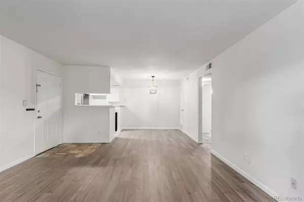 910 S Walden ST #106, Aurora, CO 80017