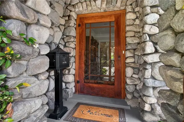 902 E Olive AVE, Burbank, CA 91501