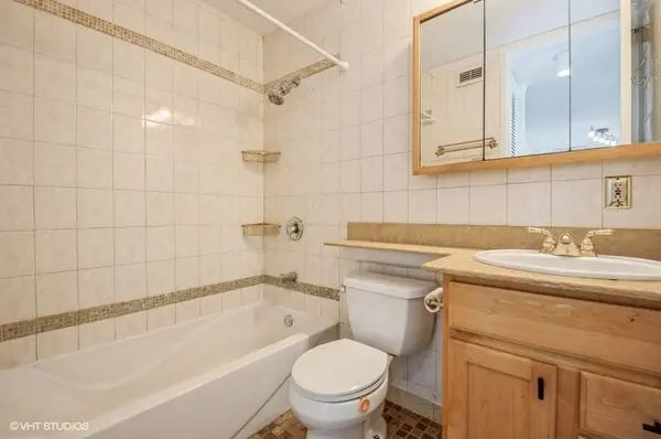 720 W Gordon TER #18E, Chicago, IL 60613
