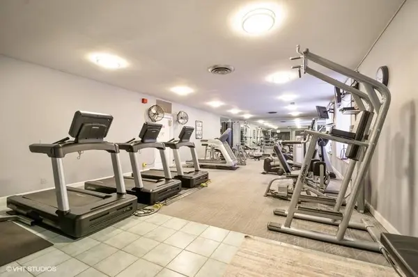 720 W Gordon TER #18E, Chicago, IL 60613