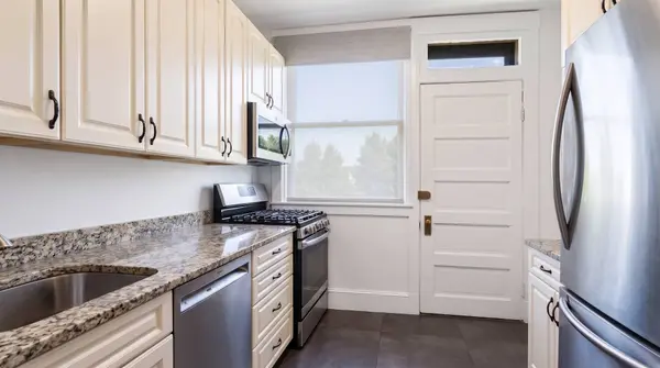 2311 N Commonwealth AVE #3W, Chicago, IL 60614