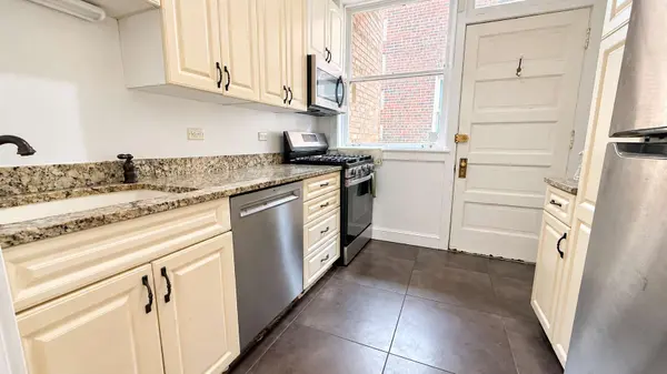 2311 N Commonwealth AVE #3W, Chicago, IL 60614